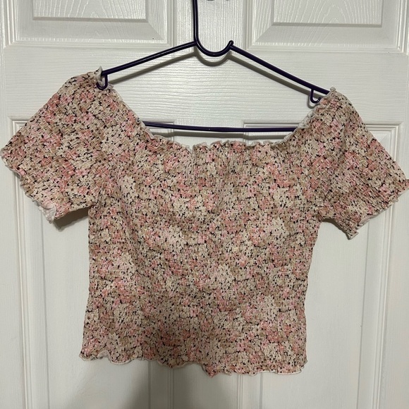 H&M Tops - H&M pink crop top